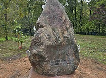 Akmens kompozicija "Verzlumas" KTU simtmeciui pazymei