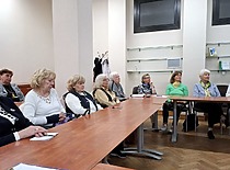 Emeritus klubo ir LUMA narės įdėmiai klausosi pranešėjos