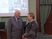 Muziejaus vadove-su "Emeritus" klubo viceprezidentu J/ Deltuva