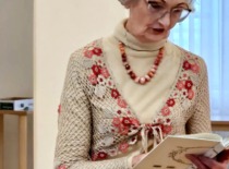 Prof. A. Žiliuko eiles skaito Emeritus klubo narė Zita Monkevičienė